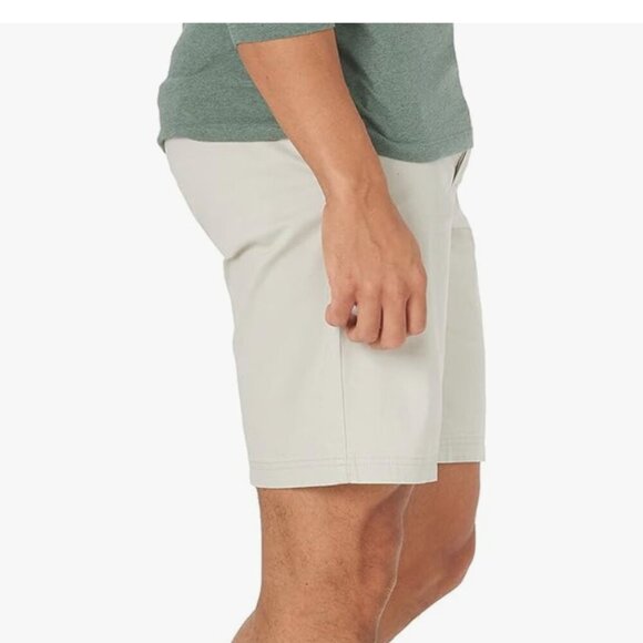 NWT Lee Men's Extreme Motion Flat Front Short, 30, stone - Picture 2 of 9